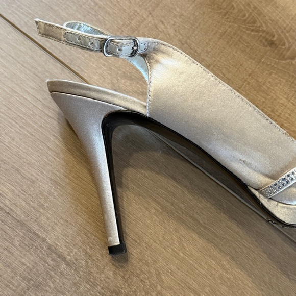Lauren Ralph Lauren Silver Rhinestone Stilettos Slingback Women 8.5 Shoe Read - Picture 5 of 16